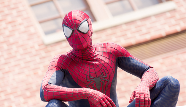 Spider-Man pensando cómo ganarle a Tony Stark