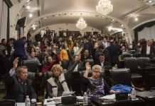 Acaban la Constitución chilanga a tiempo