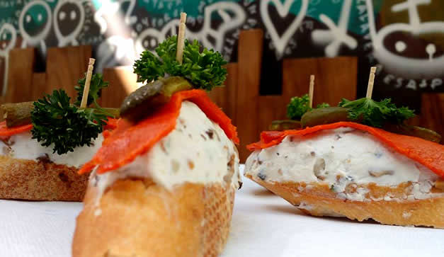 sagardi-ikurrina-uno-de-los-pintxos-tradicionales-en-este-restaurante-2