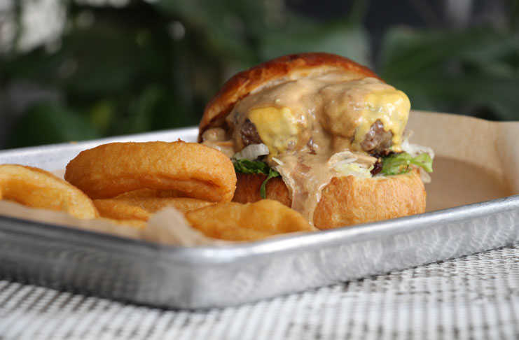 Hamburguesa Out-N-In de We Love Burgers