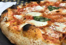 Vacacionando en la ciudad: lugares sabrosos que abren en Semana Santa Pizza margarita de la Trattoria della Casa Nuova - Restaurantes abiertos en Semana Santa.