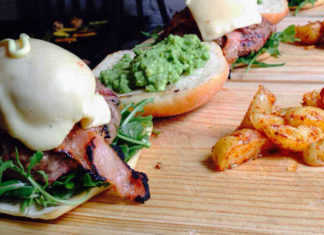 Fuerte Apache: cerveza y comida a la parrilla ¿necesitas más? Para apetitos voraces, la hamburguesa Apache