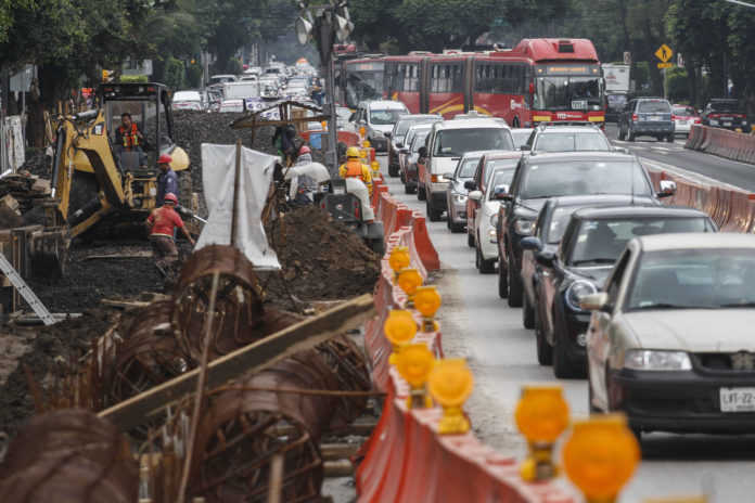 Desnivel-Mixcoac-Insurgentes Cuando el proyecto Mixcoac-Insurgentes comenzó a construirse se prometió que estaría listo en 22 meses, es decir, en junio del 2017.