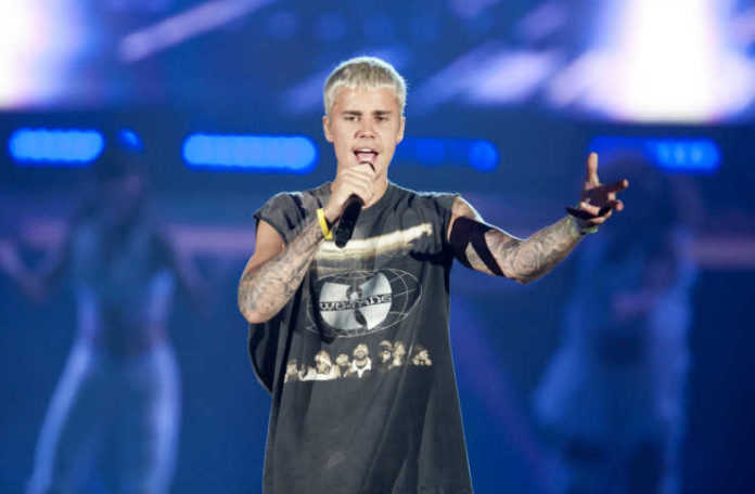 Justin-Bieber China no dio ninguna razón en particular sobre por qué Justin Bieber no puede dar conciertos, pero dijo que esperan que madure.