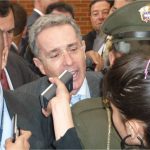 alvaro-uribe-en-contra