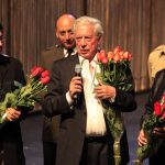 vargas-llosa-estuvo-en-el-estreno-de-la-ciudad-y-los-perros