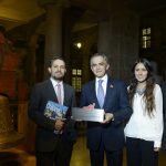 entregamos-la-placa-al-paseo-de-la-reforma