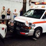 grua-engancha-ambulancia-que-atendia-emergencia
