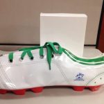 maleta-de-zapato-de-futbol-con-audifono