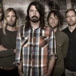 dave-grohl-se-rompe-pierna-en-concierto-y-regresa-a-terminar-show