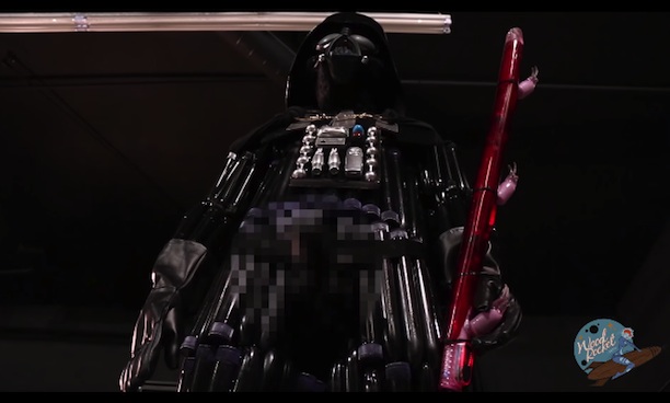 video-un-darth-vader-hecho-con-dildos