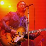lenny-kravitz-mostro-por-descuido-su-instrumento