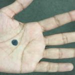 el-punto-negro-en-la-mano