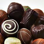 aprende-a-hacer-chocolates-con-tus-chilanguitos