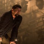 chino-moreno-toco-adentro-de-un-volcan