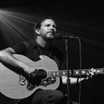 eddie-vedder-saco-de-su-concierto-a-un-hombre-que-golpeo-a-mujer