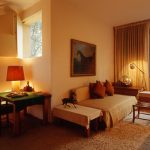 recorre-la-casa-de-luis-barragan-con-una-intervencion-musical