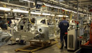 Ford decide meterle lana a EU y no a México