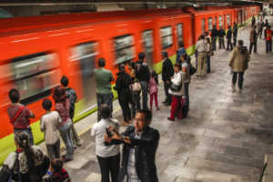 usuario-ataca-a-mordidas-a-un-policia-en-el-metro