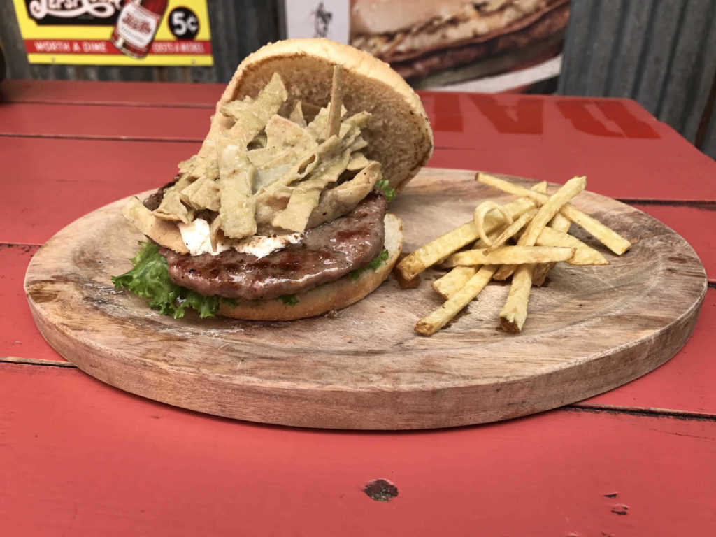 Hamburguesa de chilaquiles