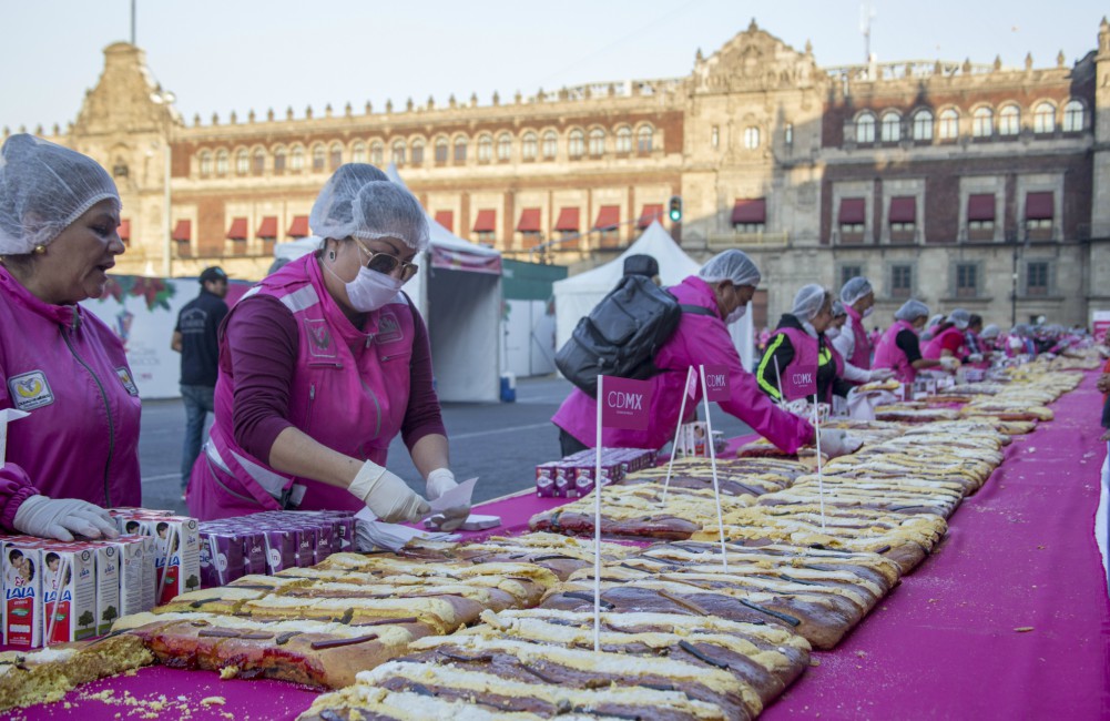 Repartirán rosca de reyes en el Zócalo de la Ciudad de México.