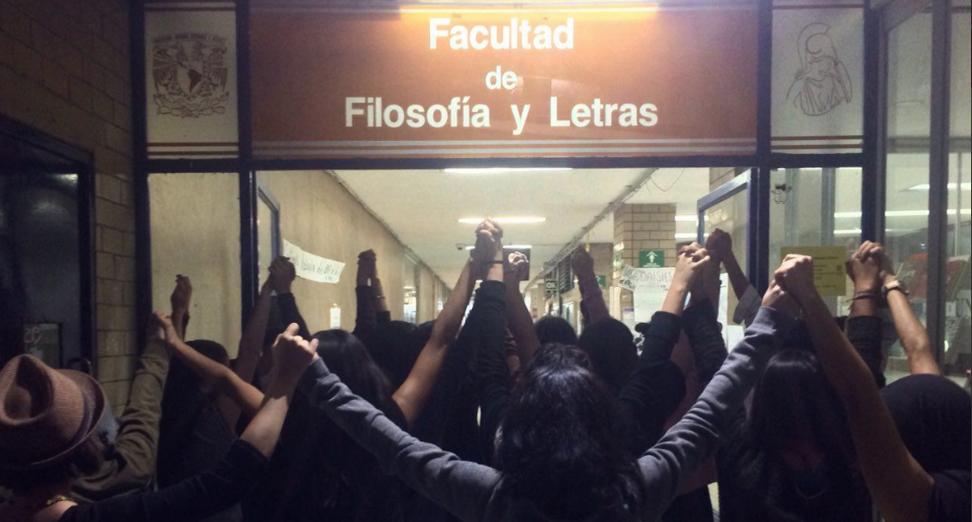 Alumnas hacen