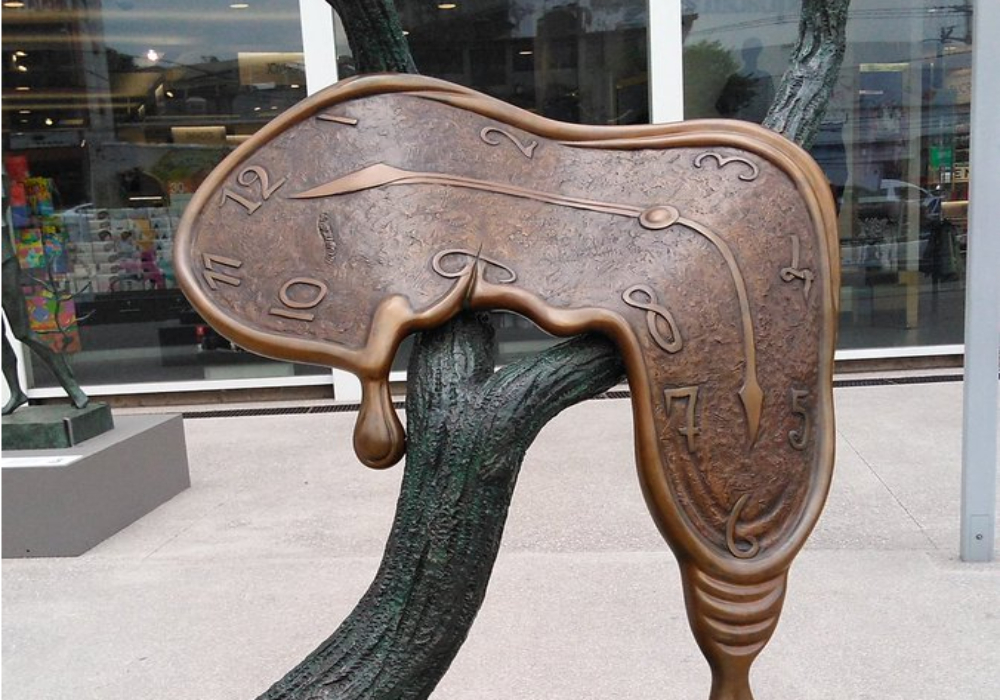 Visita las esculturas de Salvador Dalí en Cuatro Caminos