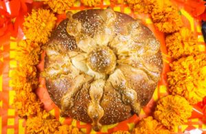 origen-del-pan-de-muerto-dos-versiones-de-sangre-y-sacrificio