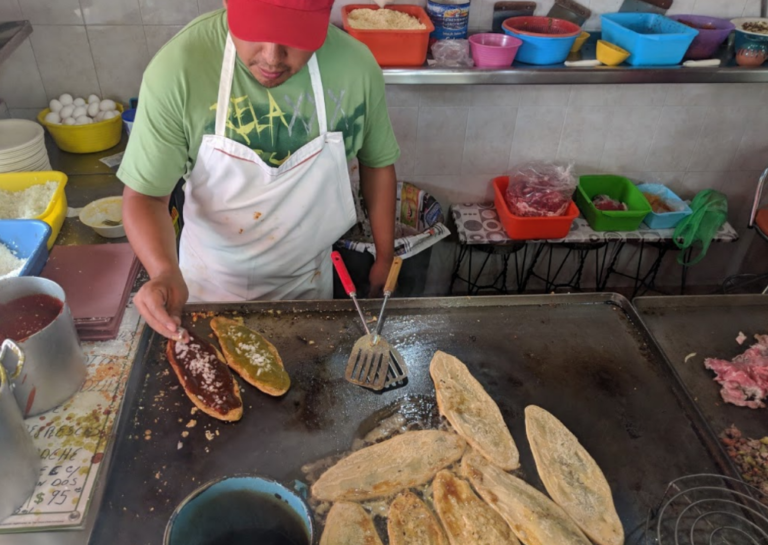 chilango Los mejores huaraches en la CDMX de longaniza, huitlacoche