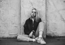 No chille, agarre piedras: Billie Eilish lloró con esta sorpresa billie eilish lloro en Nueva Zelanda