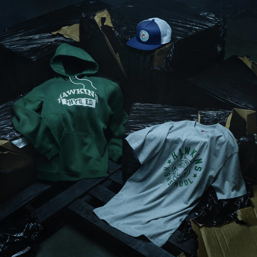 línea de ropa de Nike y Stranger Things sudaca verde