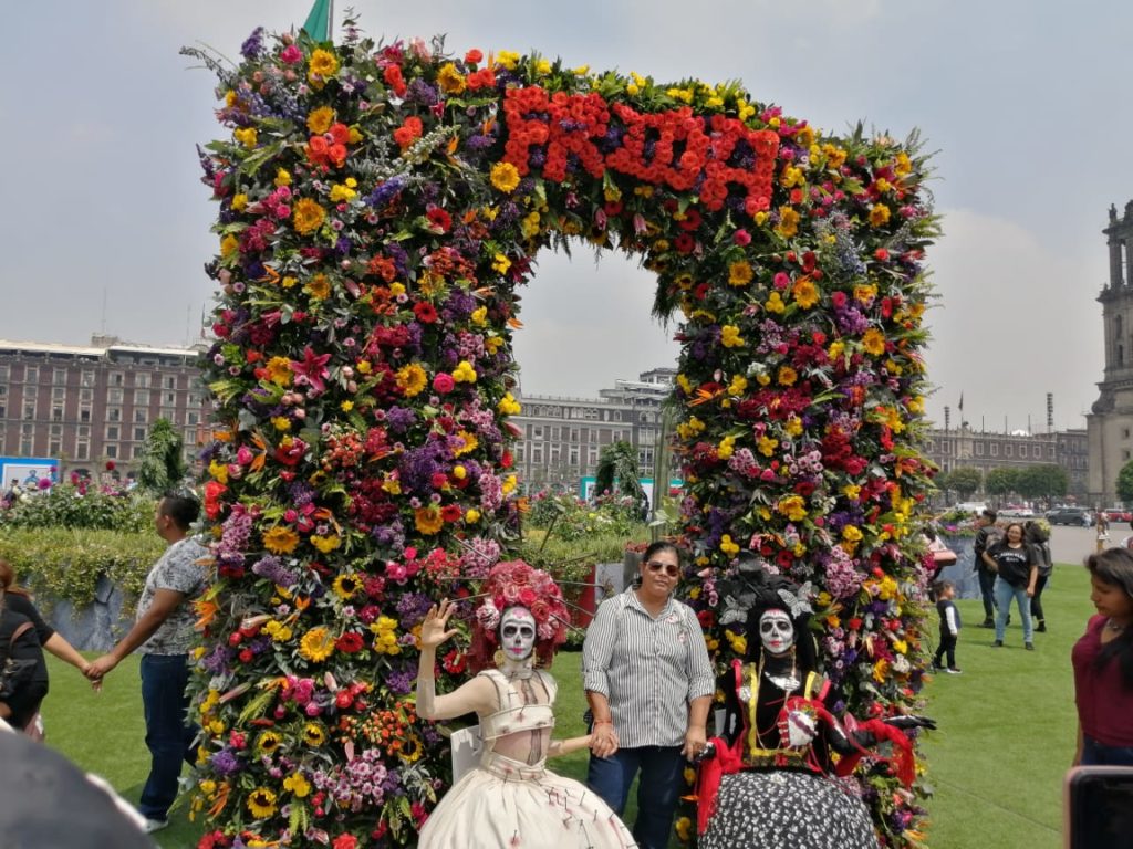 Frida Kahlo en el Zócalo arcon