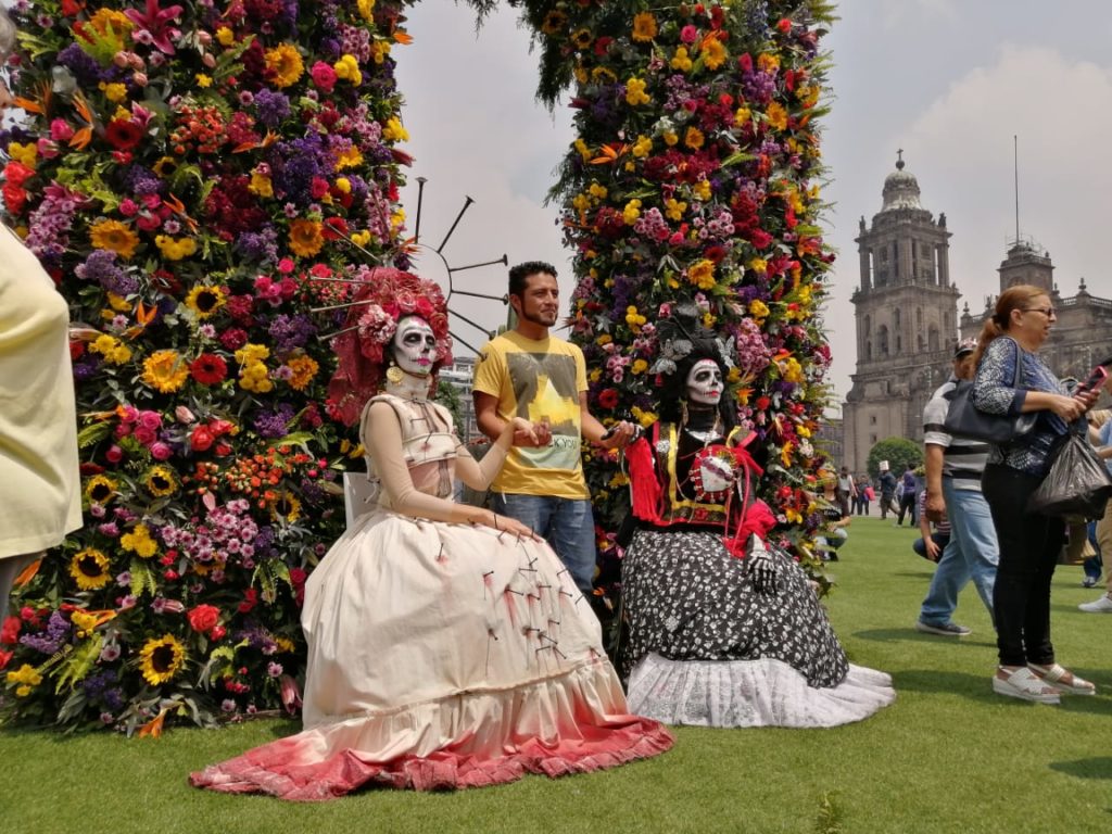 Frida Kahlo en el Zócalo caracter