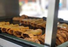 #MartesdeTacos: Tacos dorados de birria y consomé matacrudas 🌮