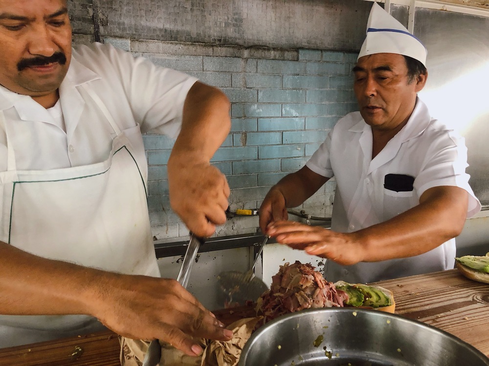 Tortas de Vallejo: tortas gigantes de lengua