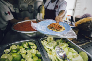 los-tacos-de-birria-en-el-metro-que-nunca-cierran-%f0%9f%8c%ae%f0%9f%8d%b2