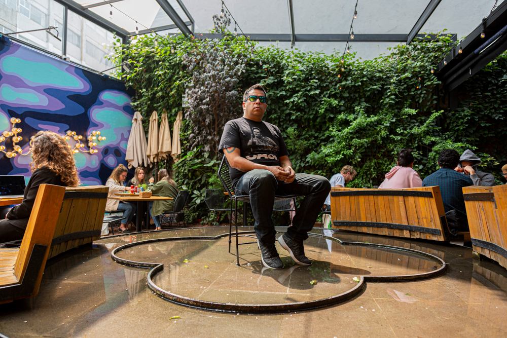 escritor Carlos Velázquez