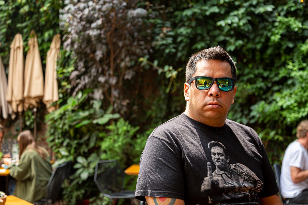 escritor Carlos Velázquez 