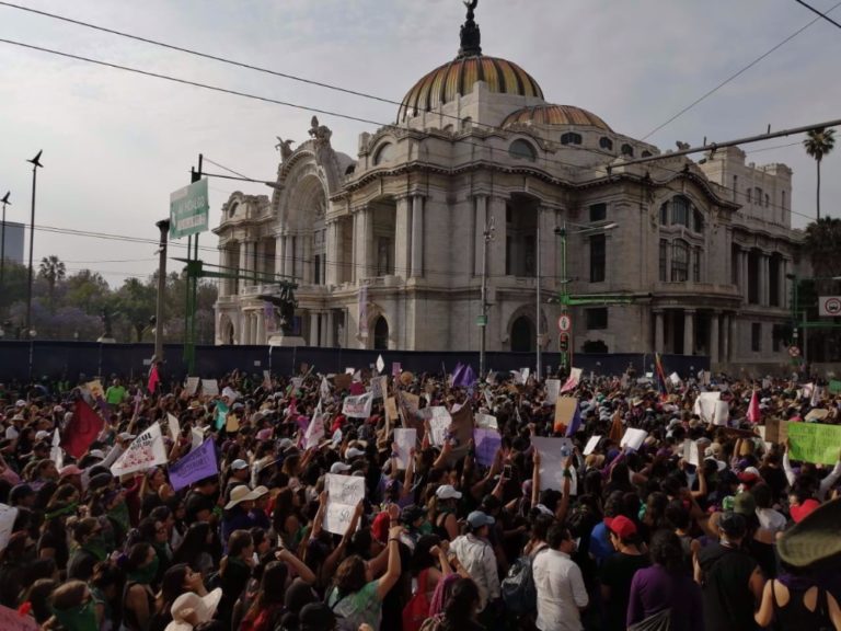 chilango Una ola feminista sacudió a CDMX '¡se va a caer!'