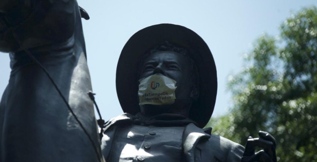 esculturas con cubrebocas 