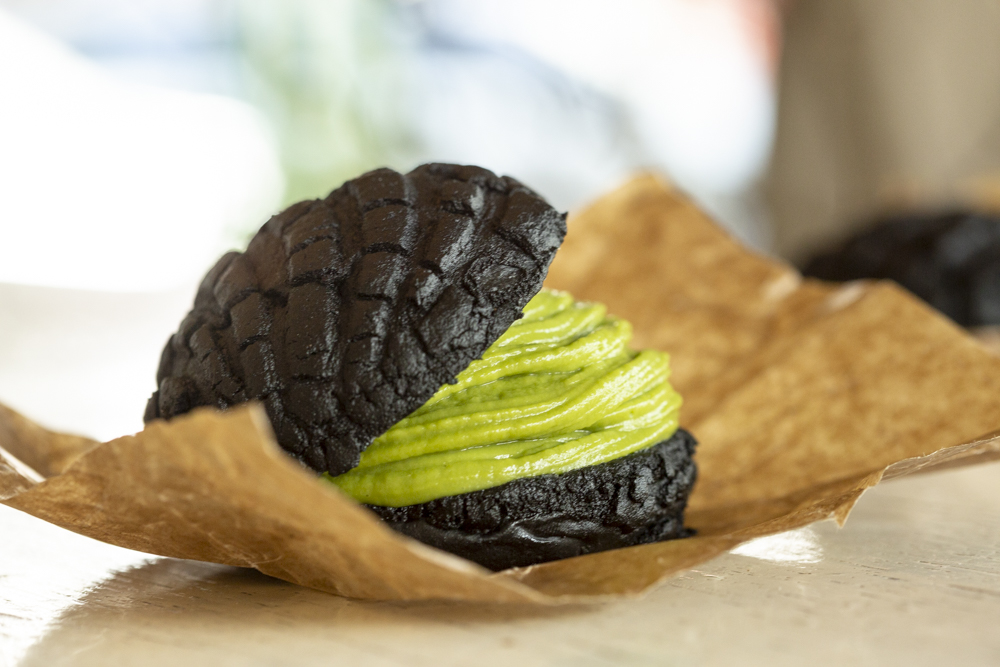 3 tres: sandos y conchas negras rellenas de matcha 😍