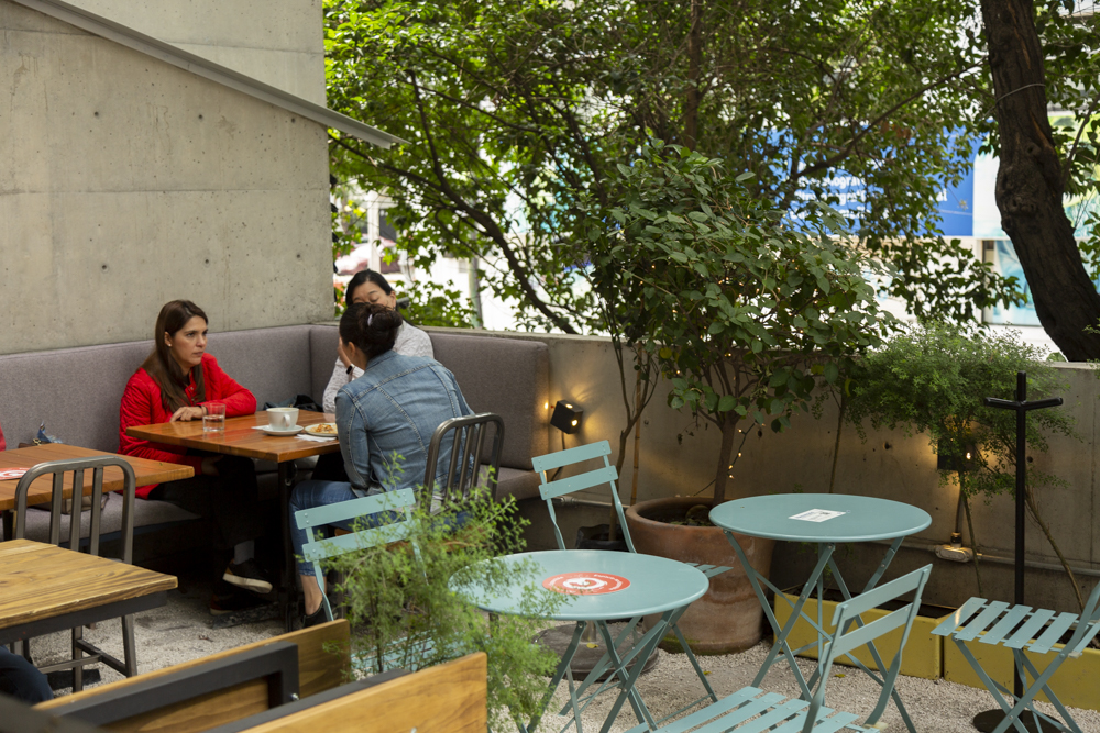 ¡Un ratito más! Extienden horarios de restaurantes en CDMX