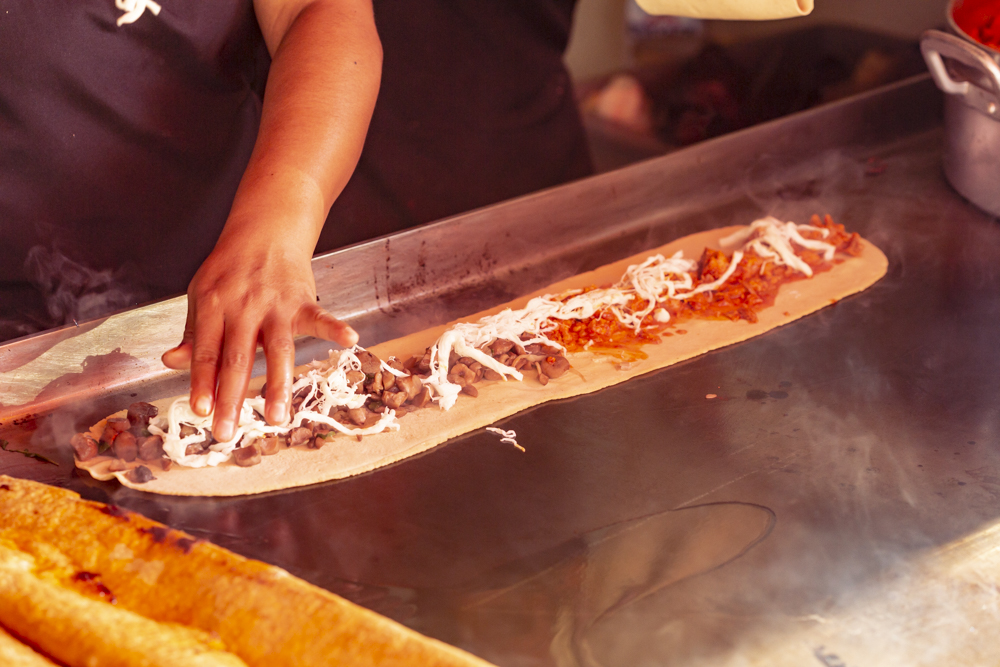 chilango El Quesadillón Loco quesadillas de más de medio metro