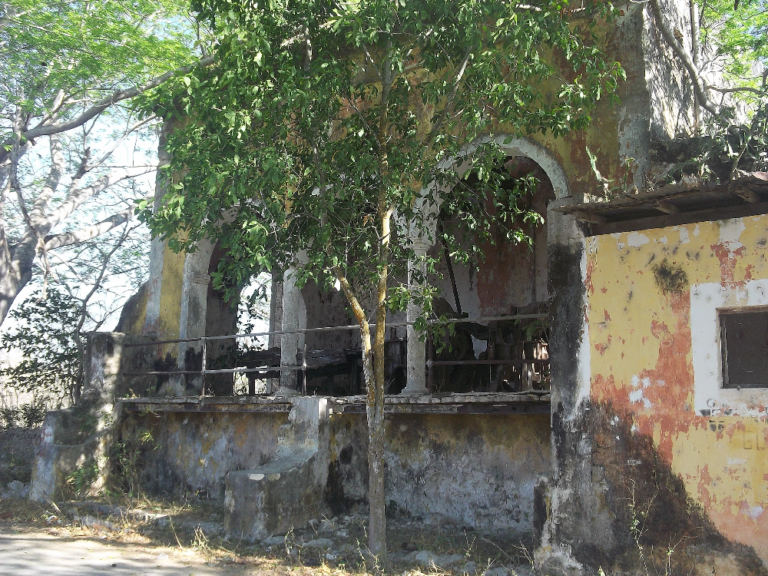chilango - 10 pueblos fantasma en México: silencio, misterio y aventura 👻