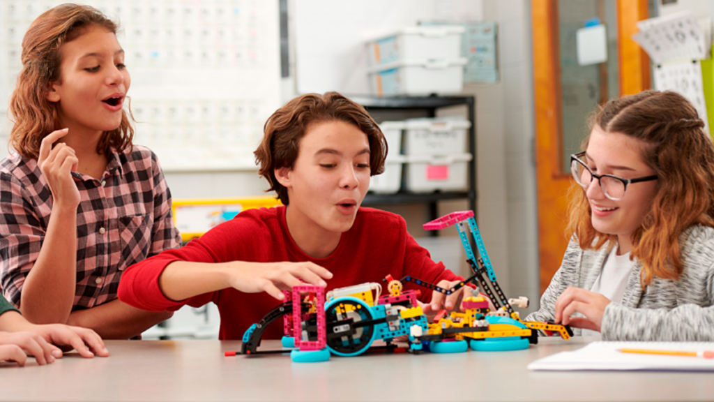 registra-a-tu-escuela-y-gana-un-aula-steam-equipada-con-lego-education