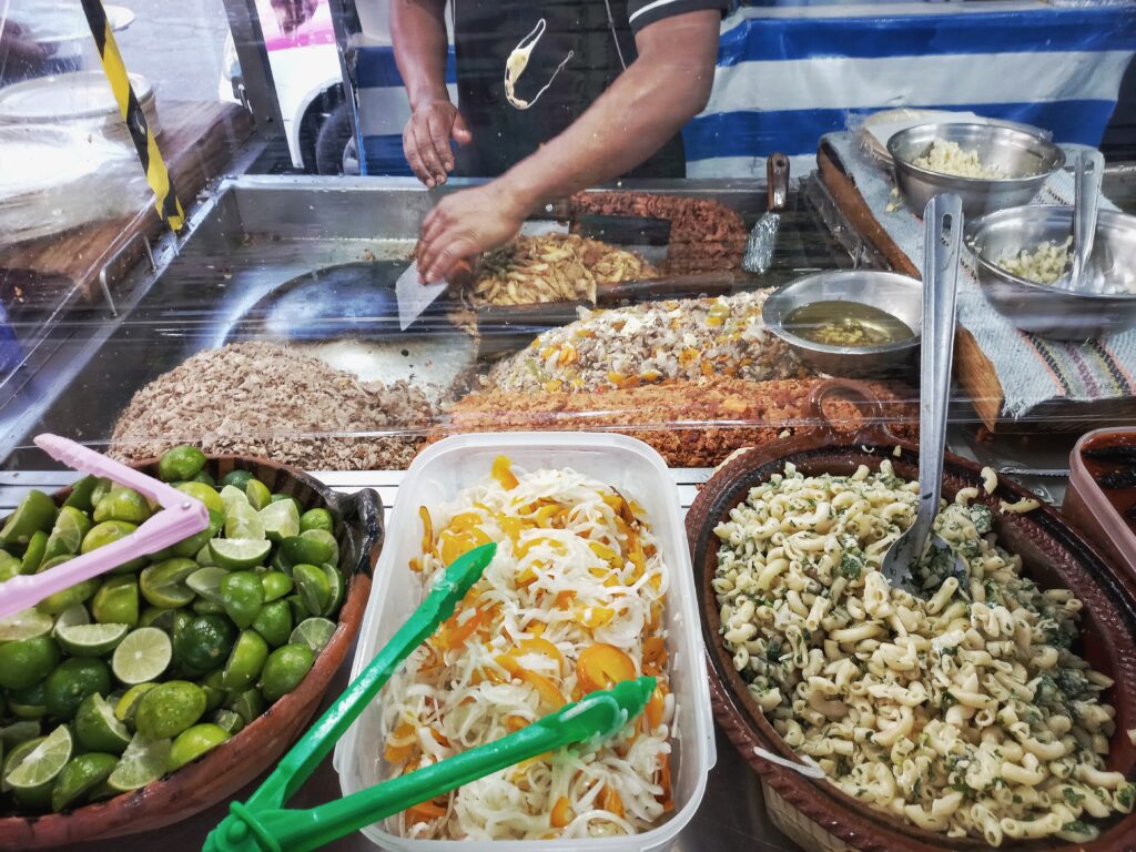 chilango Calamos el taco gigante con guarniciones ilimitadas por 22