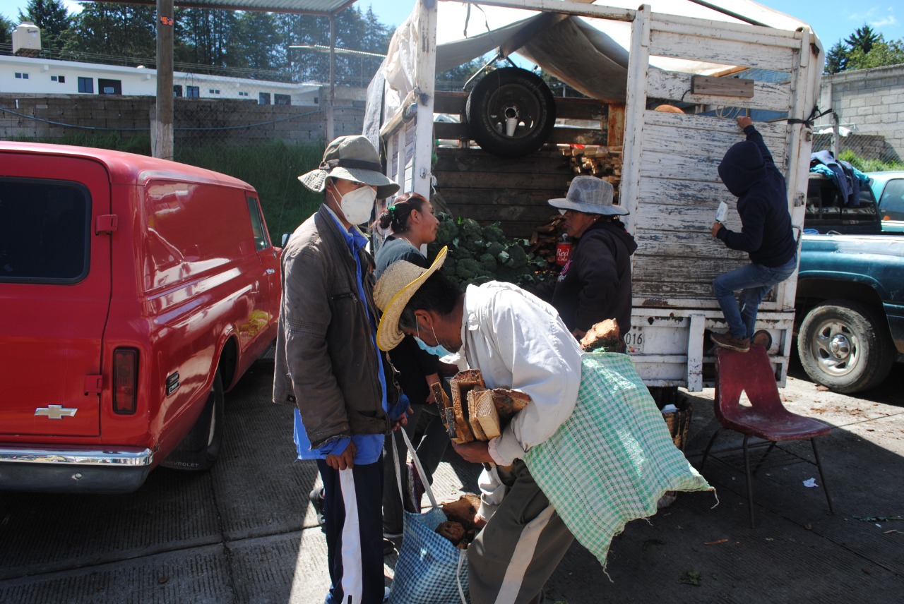 Chilango - Santiago Tianguistenco: el tianguis donde todavía se ...