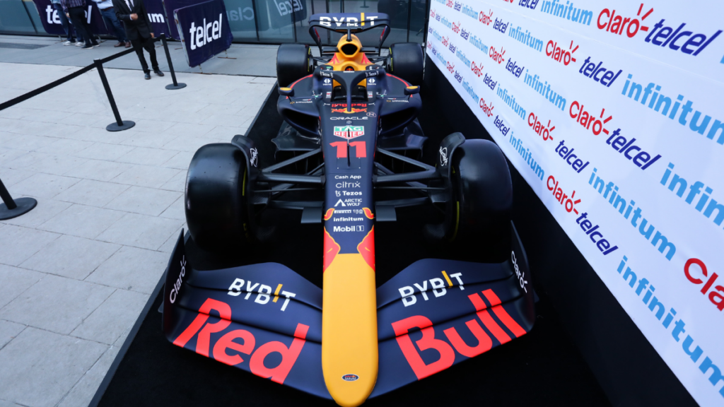 tomate-una-foto-junto-a-checo-perez-con-esta-experiencia-de-realidad-aumentada