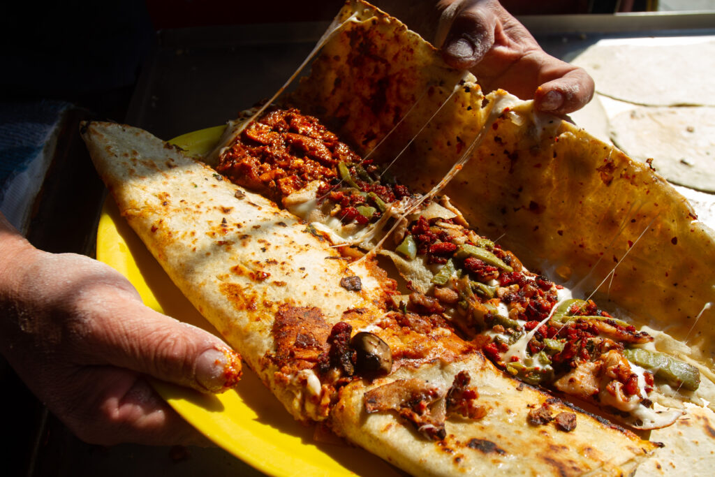 chilango Tan grandes como el mito, así son las quesadillas gigantes