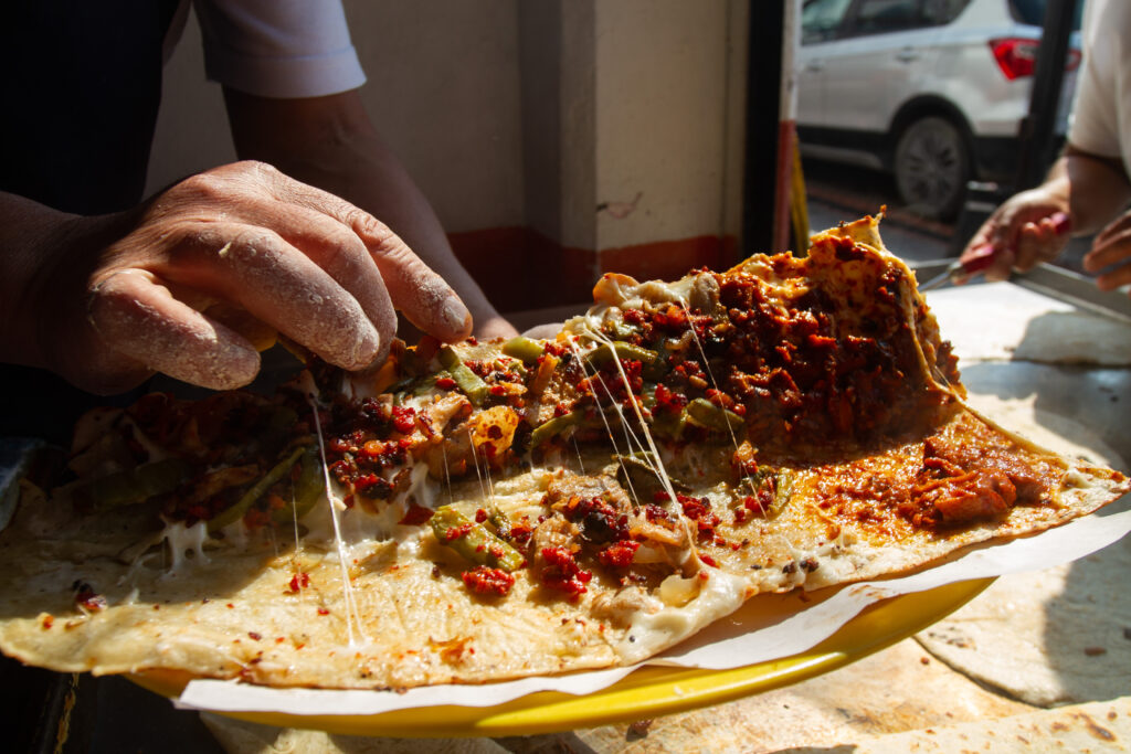 chilango Tan grandes como el mito, así son las quesadillas gigantes